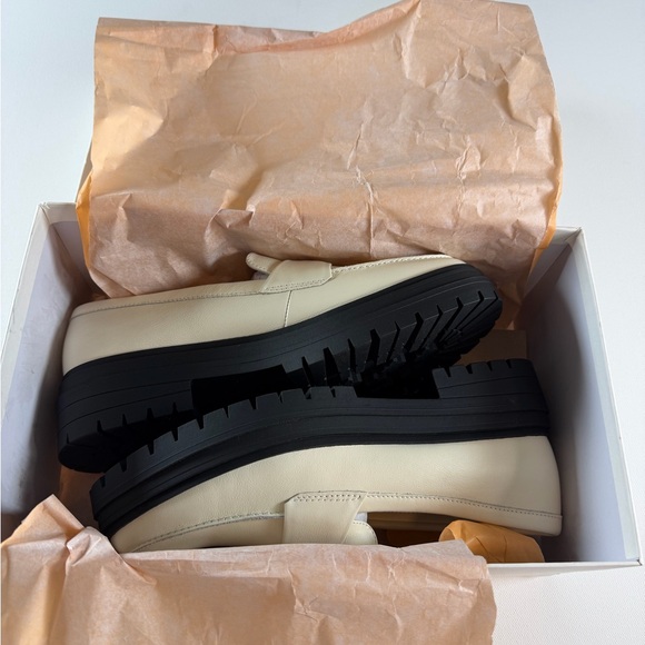 QUINCE Italian Leather Lug Sole Loafer Bone NEW Size 7.5, 8 & 9 - Picture 9 of 13